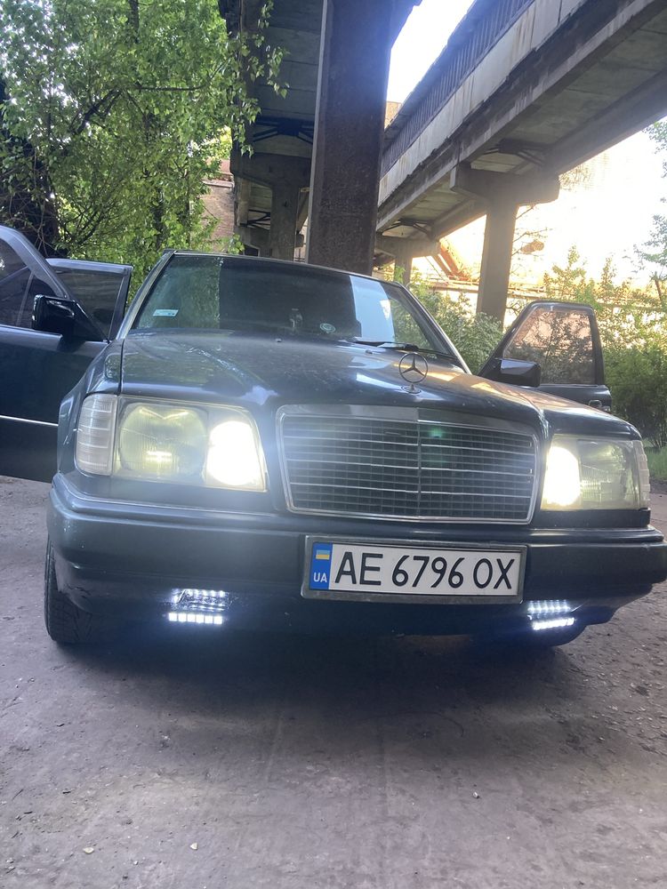 Автомобиль меседес W124