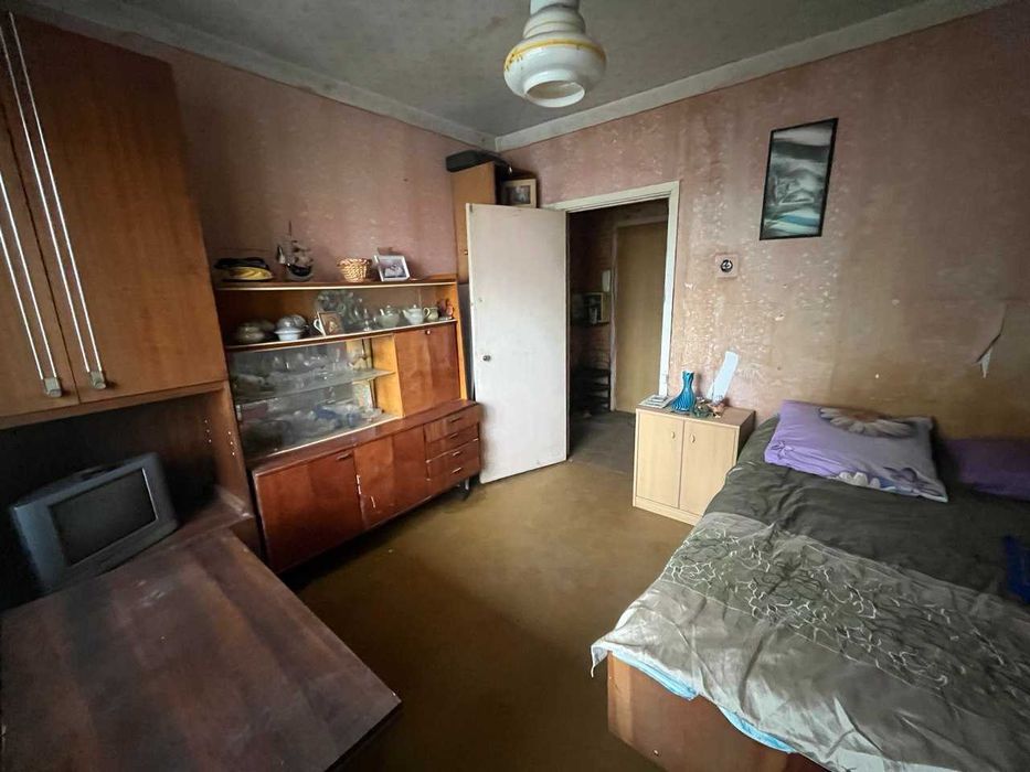 Здаємо 2-х кім. квартиру  біля метро Вирлиця. Вільна. Терміново!