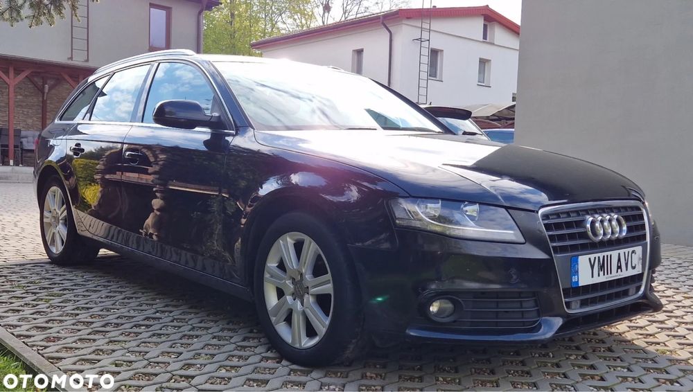 Сидение, консоль, подлокотник. Audi A4 b8 универсал потолок. Козырёк.