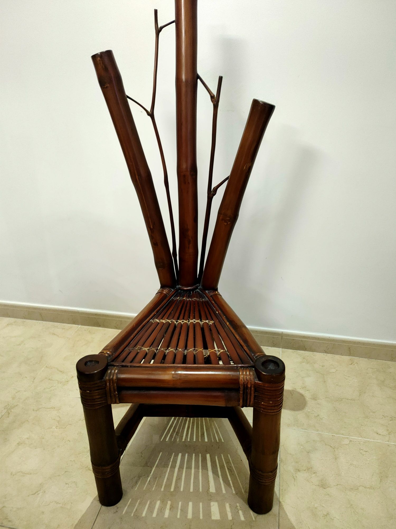 Conjunto único, Mesa em bambu com 4 cadeiras