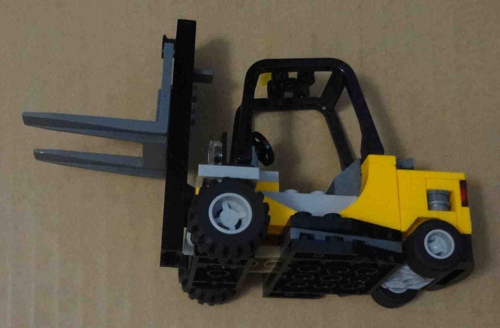 Лего поезд LEGO Cargo Train 60198 оригинал