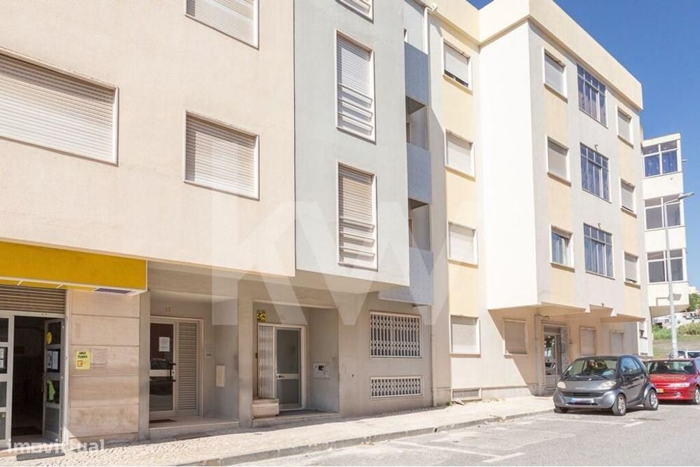 Loja com 187m2 na Falagueira / Amadora