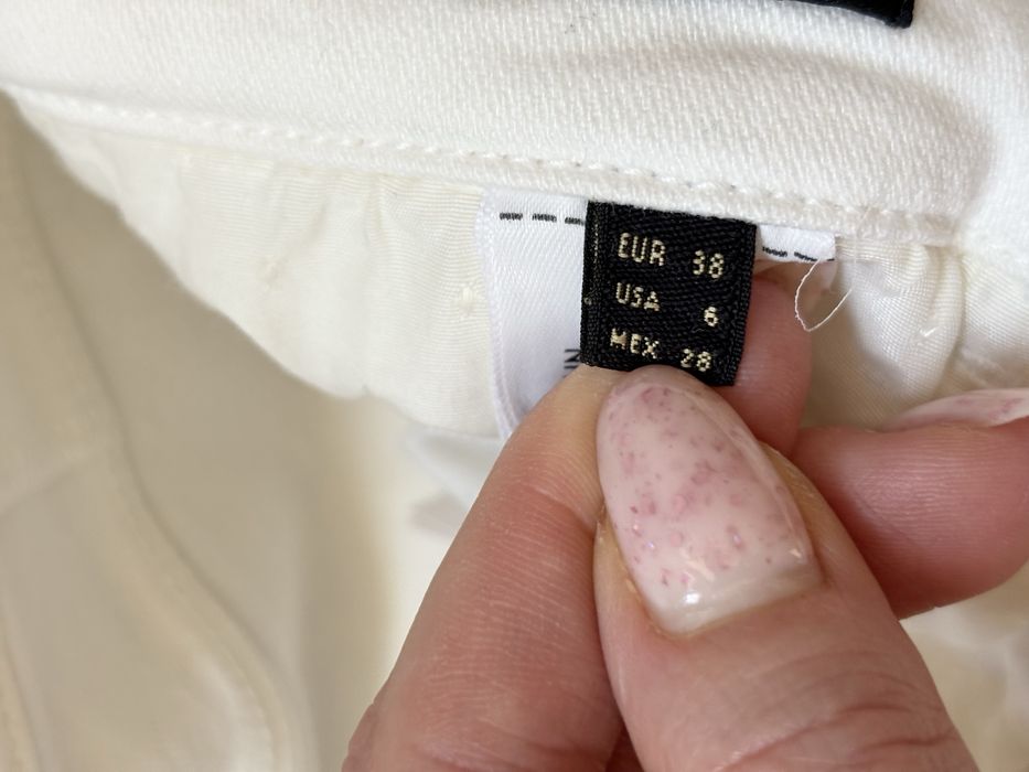 Białe spodnie rurki jeansy z wysokim stanem Massimo Dutti