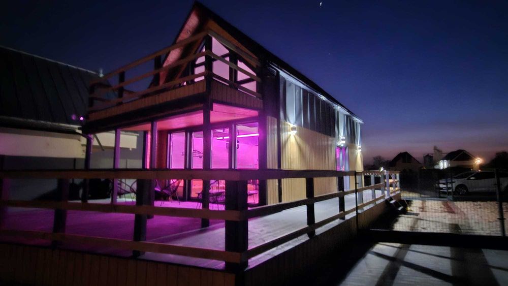 Dom letniskowy,  całoroczny z prywatną plażą i jacuzzi nad jeziorem.