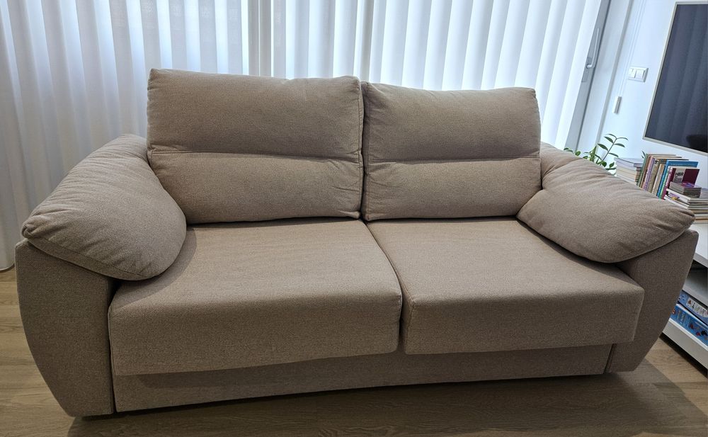 Sofá cama de dois lugares  creme