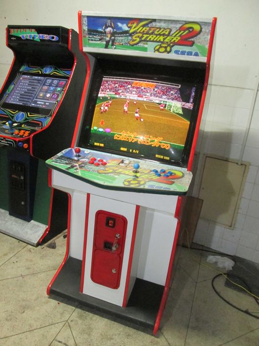 Maquina com jogo de futebol ano 1998 como nova original