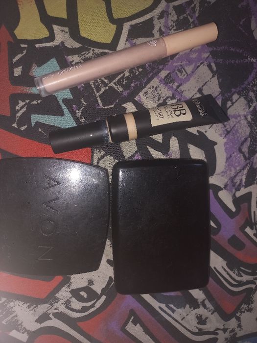 Бесплатно отдам пудра тени