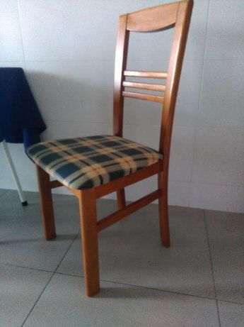 Várias Cadeiras em bom estado