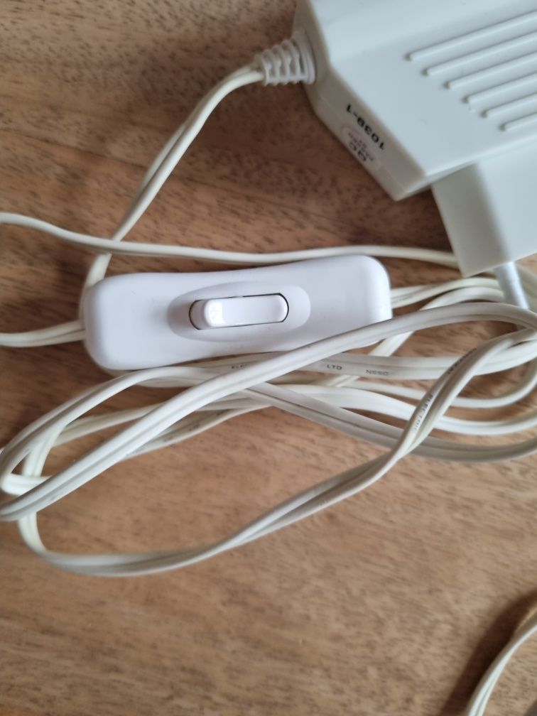 Kabel z wtyczką i włącznikiem  * wejście do led