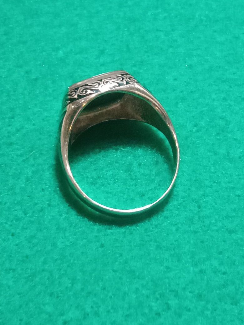 Перстень" Панцирь" золото 585, клеймо голова камень Оникс, эмаль