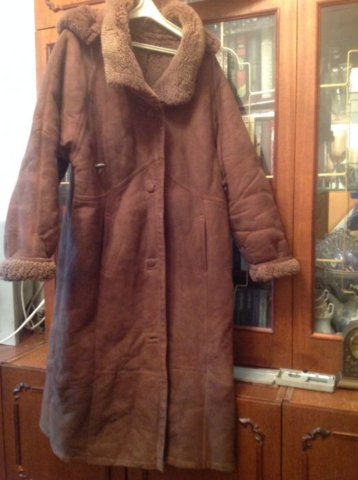 Женскую натуральную дублёнку с капюшоном 48-50р в хор состоянии1500 гр
