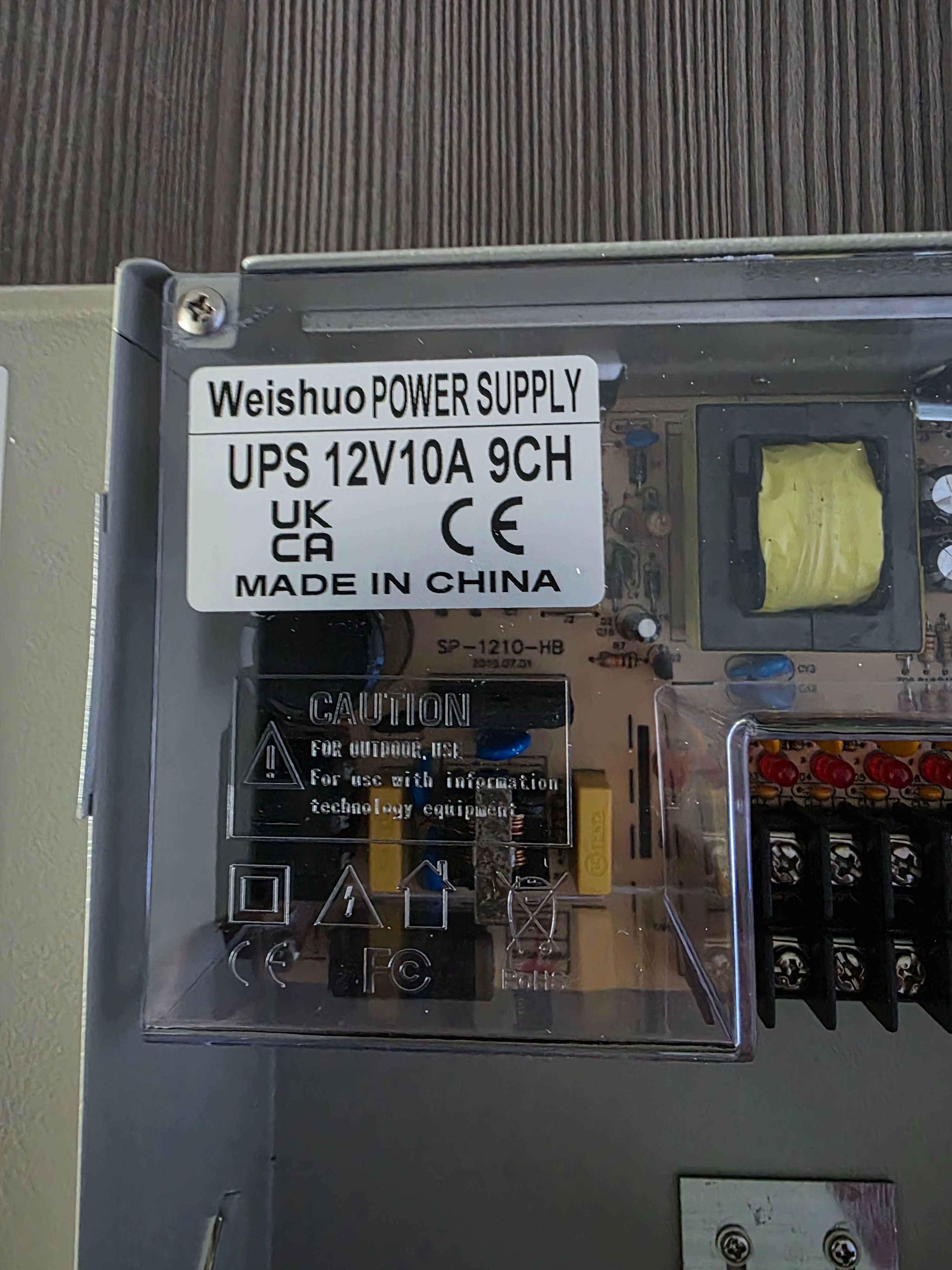 Skrzynka zasilacz z baterią zapasową UPS do kamery CCTV 12V 10A 9wyjść