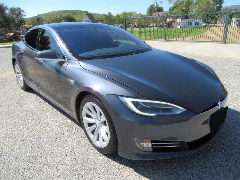 Tesla Model S 75D      2017