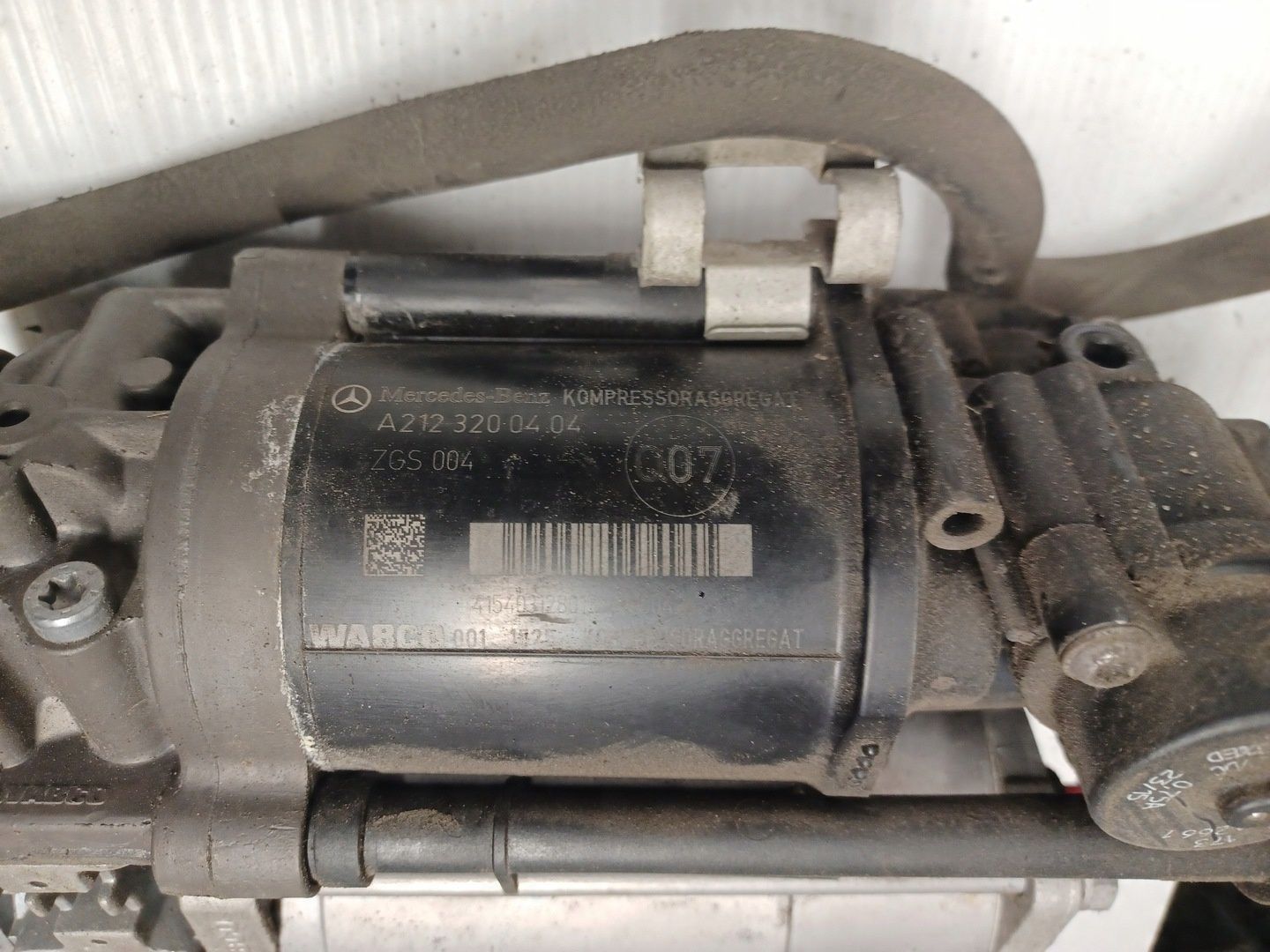 MERCEDES E-KLASA W207 W212 W218 KOMPRESOR ZAWIESZENIA AIRMATIC A2123200404