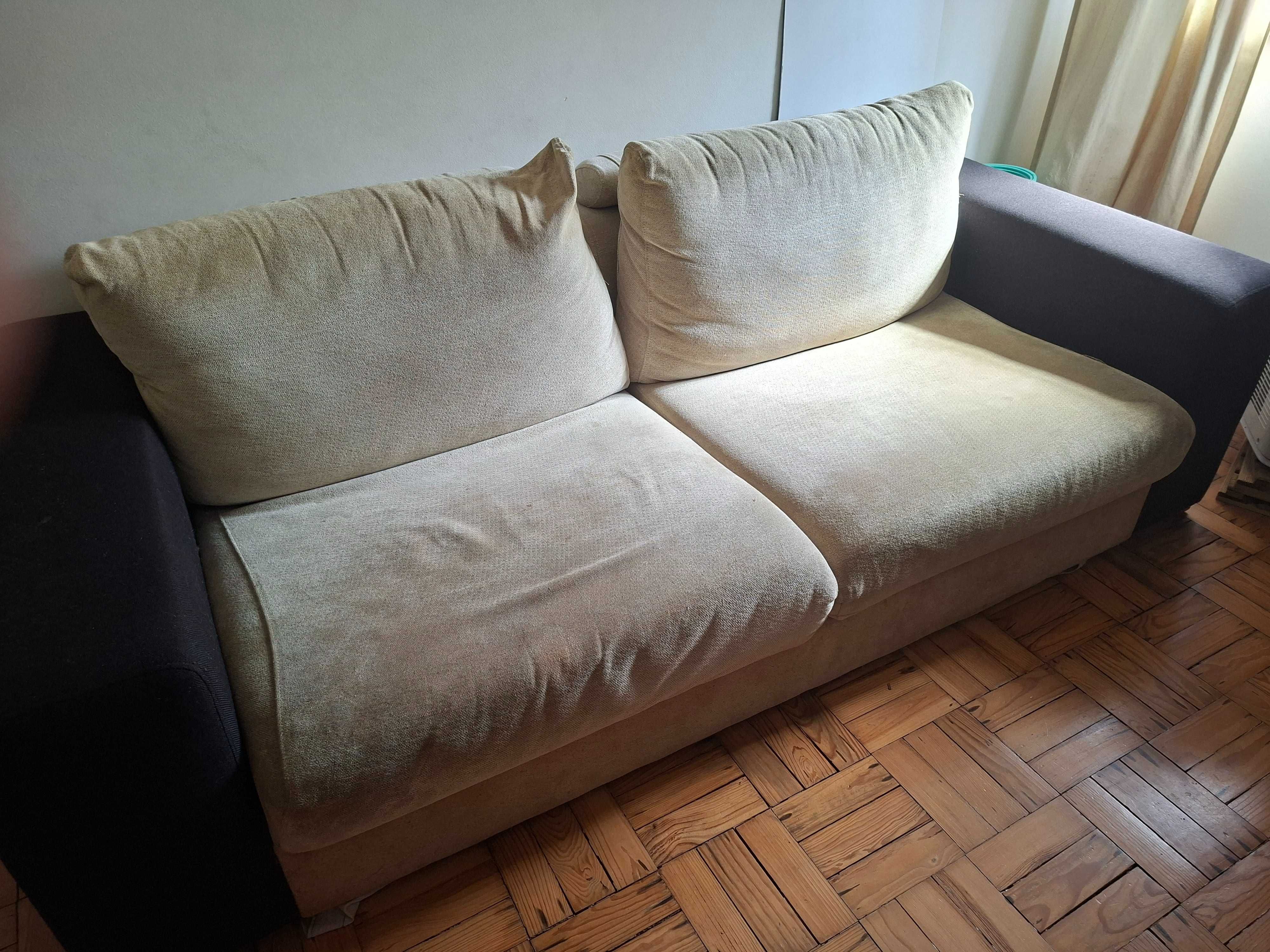 Sofá 3 lugares marca Casa