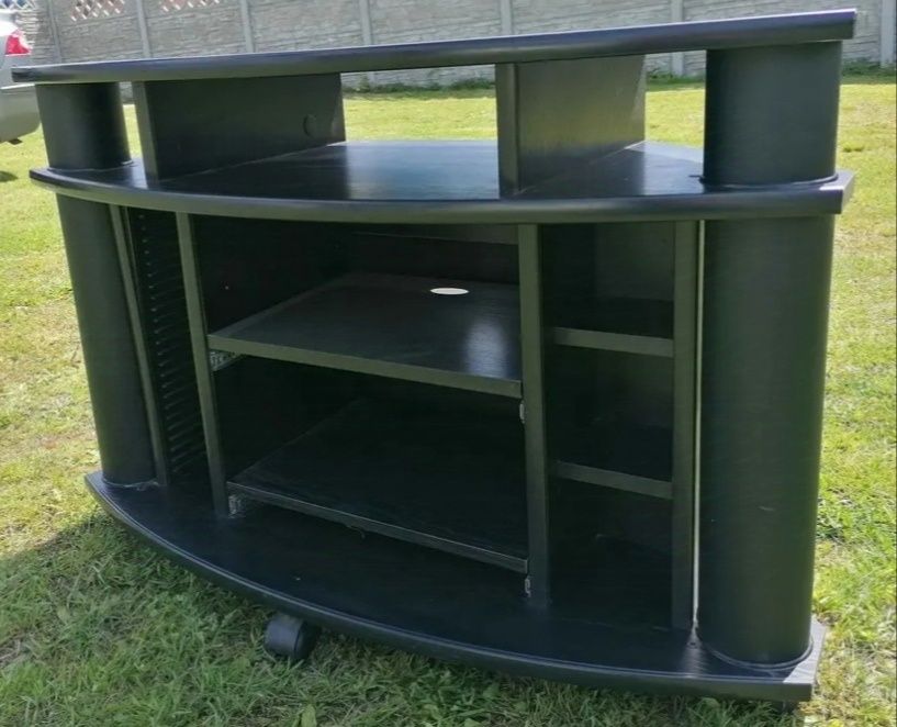 Stolik pod telewizor