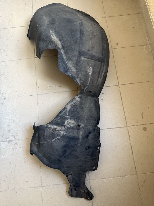 Підкрилок Tesla model S