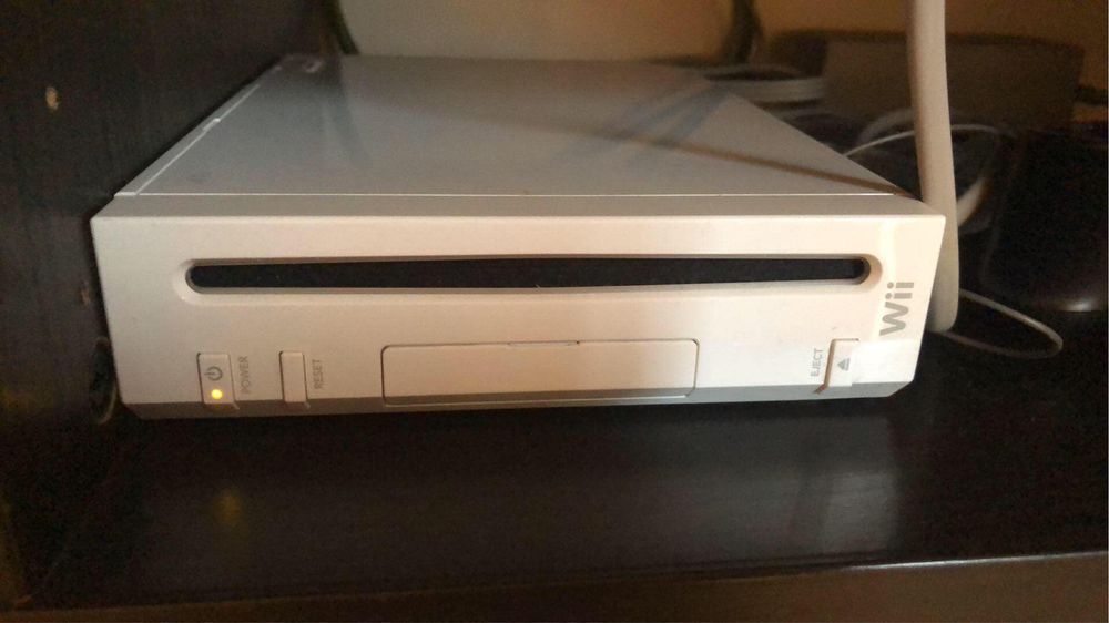 Consola branca da wii com jogos e comandos