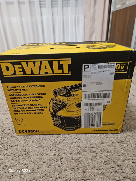 Dewalt акумуляторний пилосос.