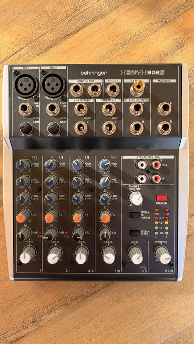 Mesa misturadora BEHRINGER Xenyx 802S