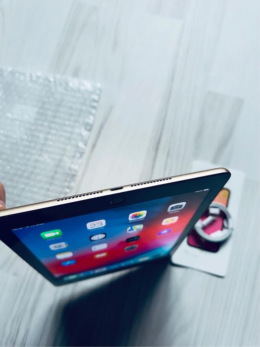 З гарантією Ipad 5 32gb gold neverlock 80% акумулятор