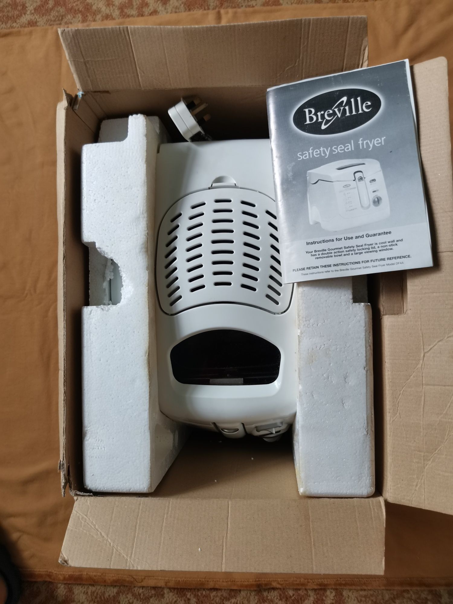 Електрофритюрниця Breville мод. DF 4A