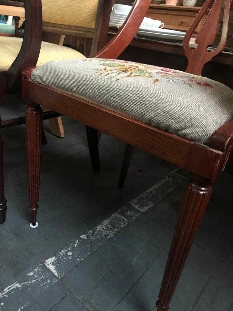 Stylowe krzesło mahoniowe