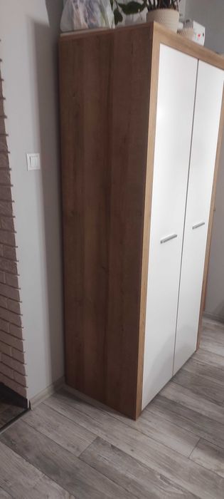 Szafa stojaca dwudrzwiowa doslownie jak nowa;!