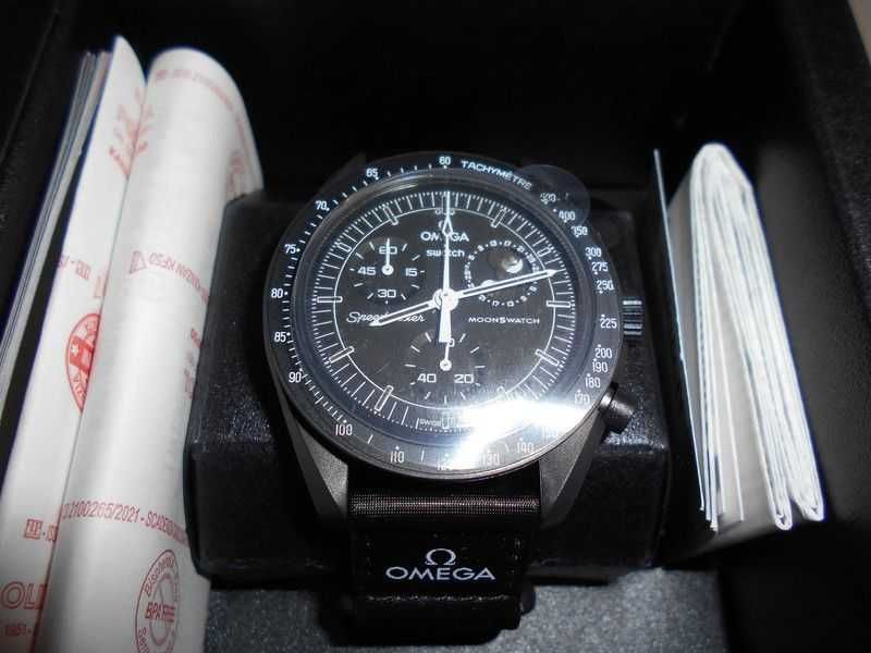 Swatch x Omega Bioceramic Moonswatch Mission To Moonphase Snoopy Black