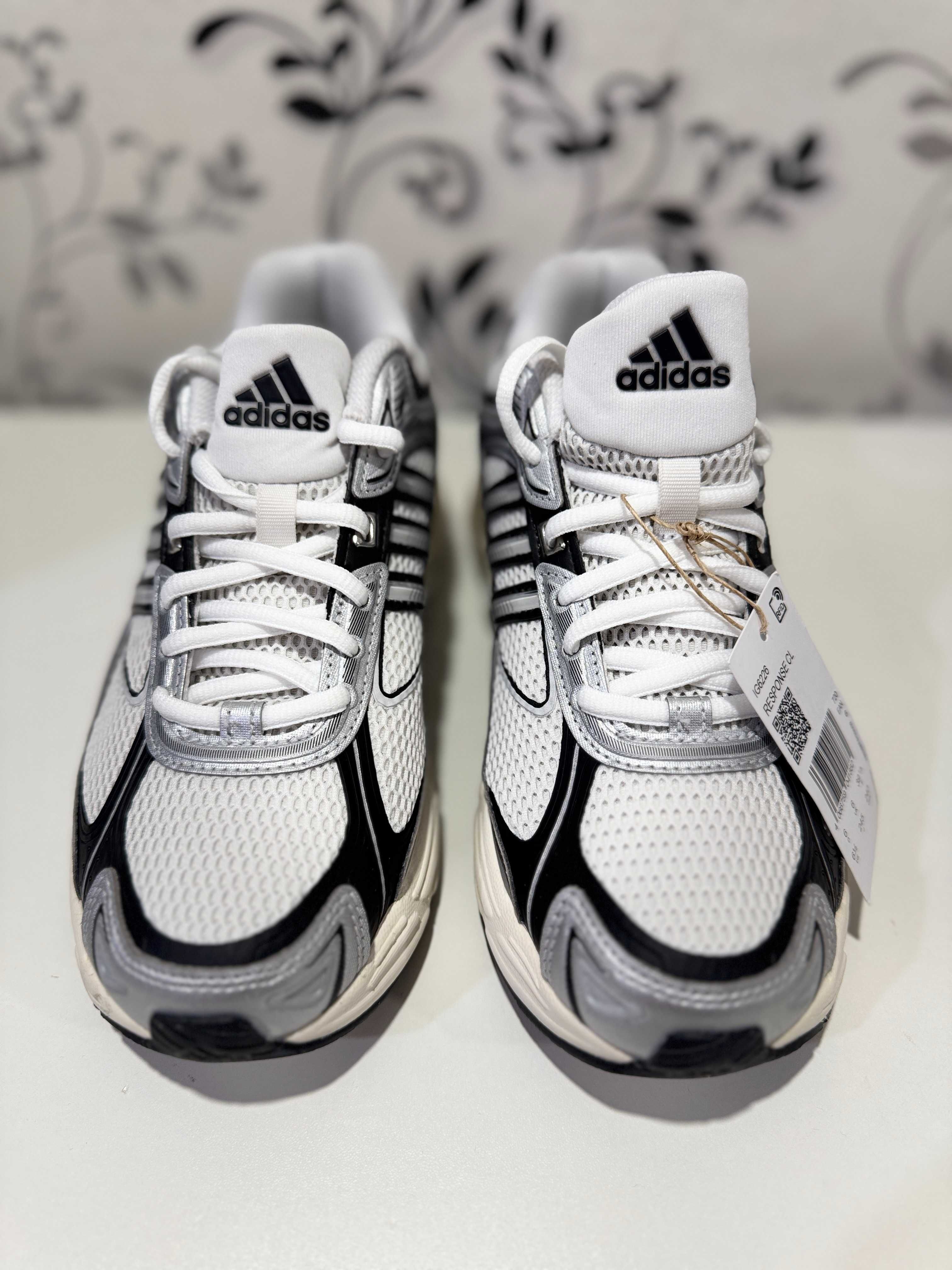 Кросівки Adidas Response CL IG6226, 39.5р.