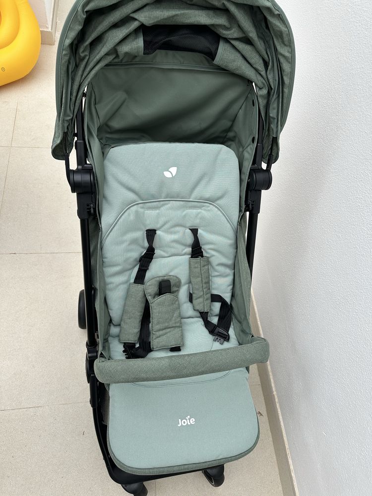 Carrinho passeio Joie - Novo com saco de viagem e proteção chuva