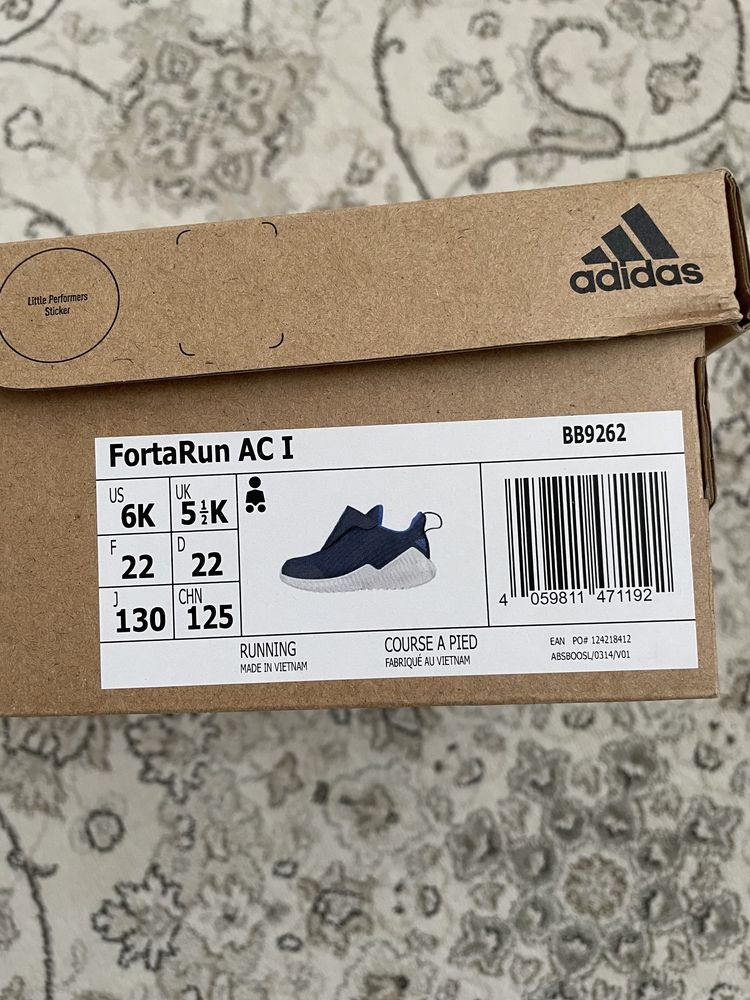 Кроссовки Adidas