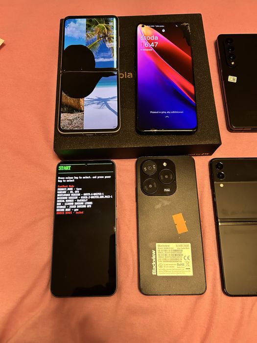 Motorola razr Samsung flip