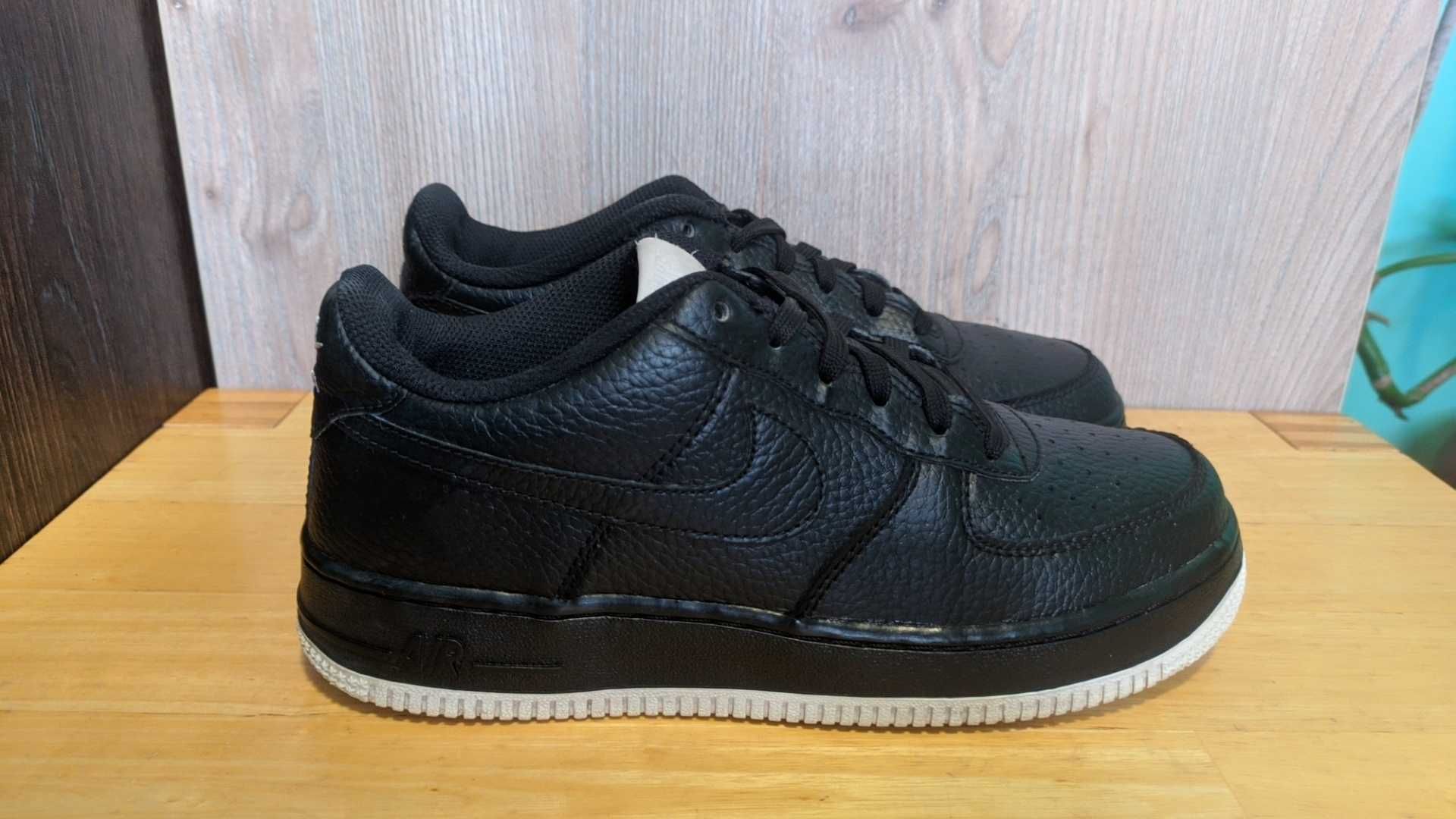 Кожаные кроссовки Nike Air Force