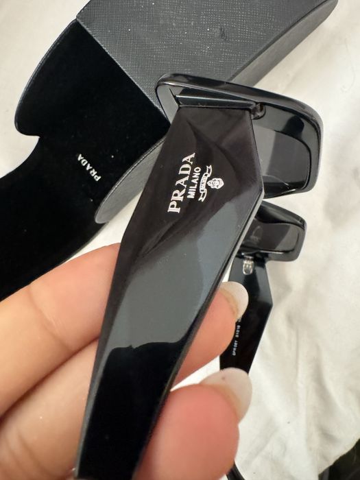 Oculos PRADA  em perfeito estado com caixa