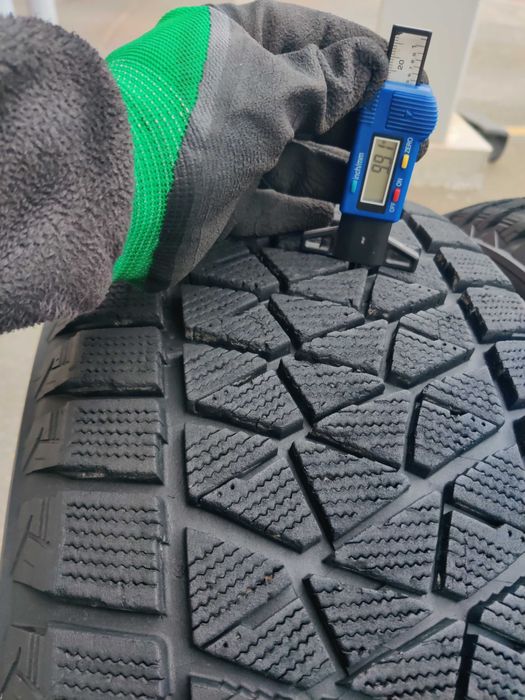 R20 275 55 шини зимові 24р Bridgestone Blizzak DM-V2