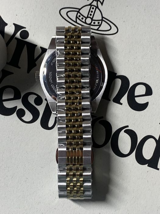 Новий годинник Vivienne Westwood