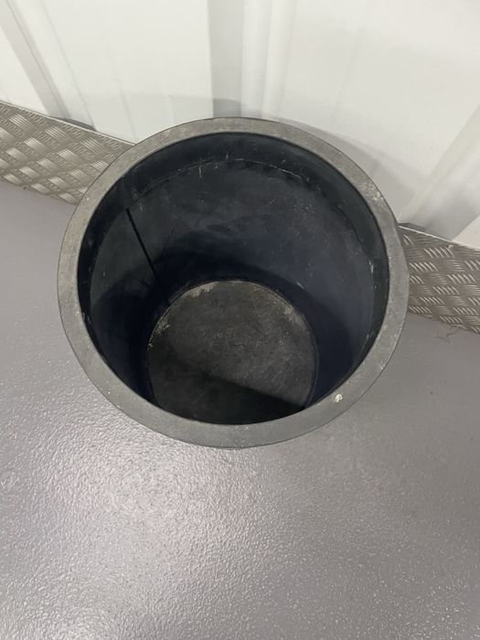 Vaso em chapa para exterires da marca AREA