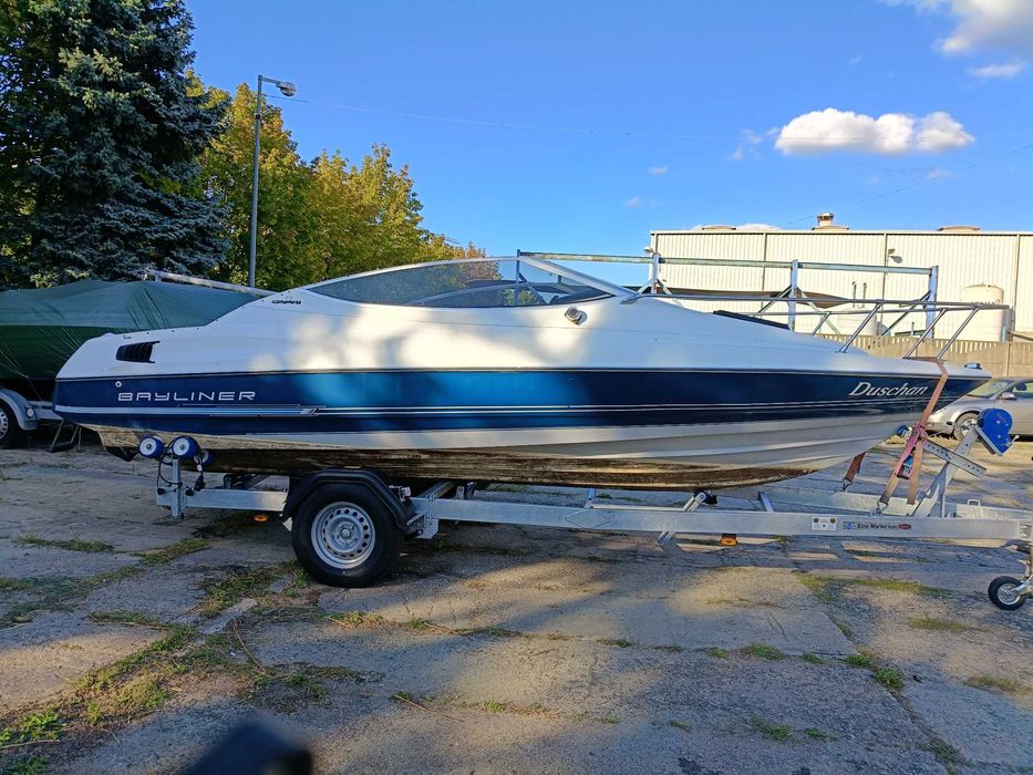 Bayliner  Capri 2052
