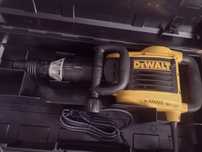 Młot wyburzeniowy DeWalt SDS-MAX 1500W