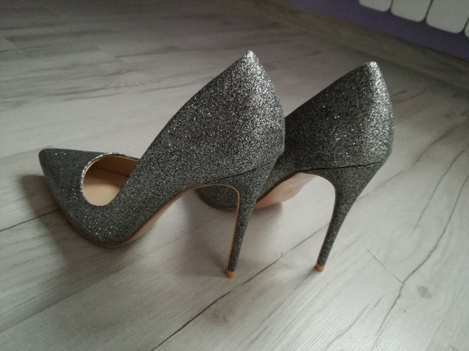 Piękne nowe szpilki 38r  idealne na sylwestra