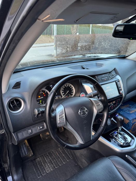 Nissan Navara salon polska Najbogatrza wersja wyposazenia