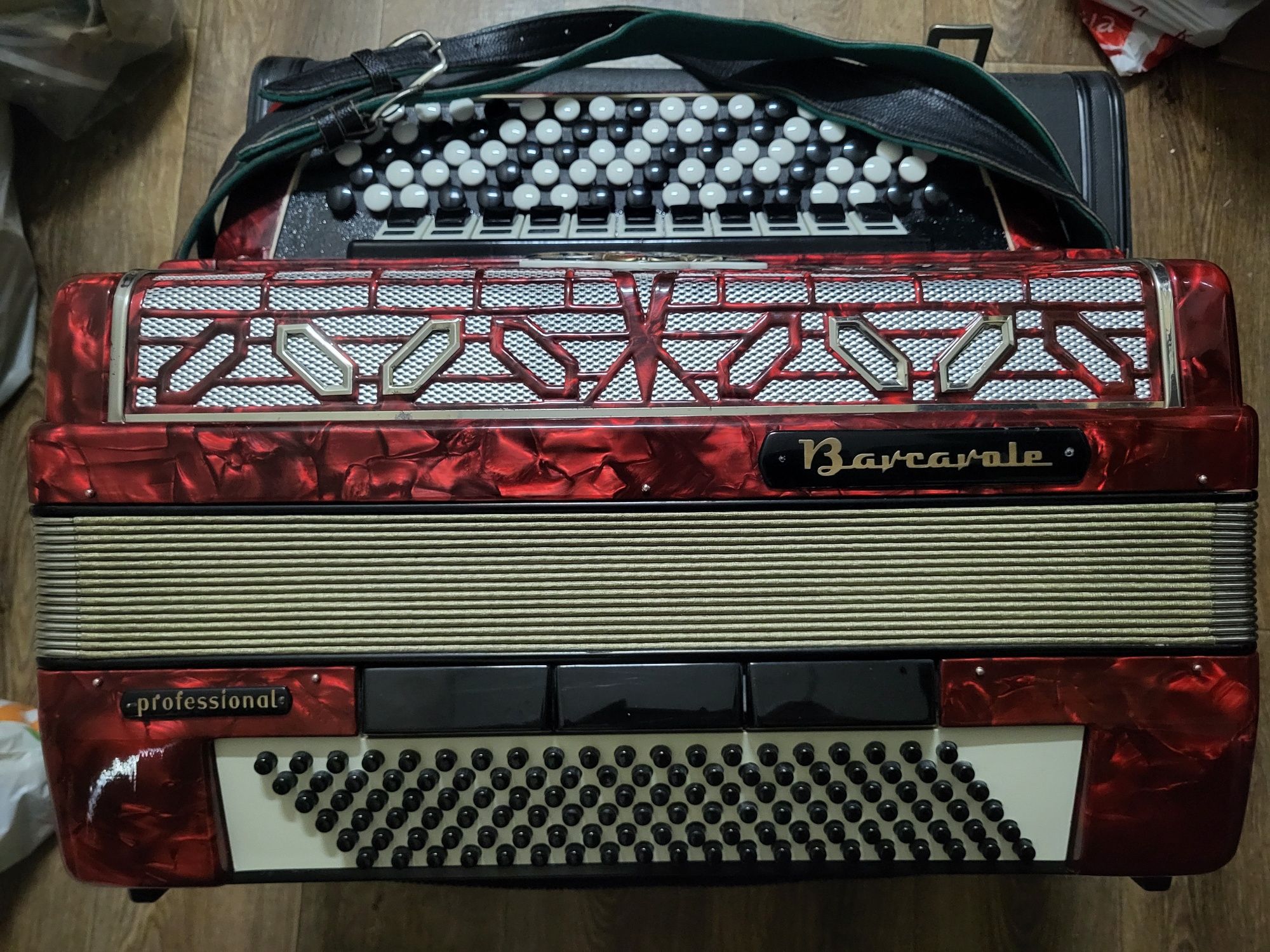 Баян Barcarolle professional