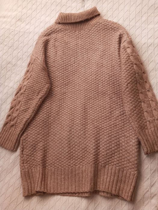 Ładna sweterkowa sukienka beżowo-różowa L