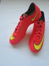 Nike Mercurial Victory V IC N.º 40;