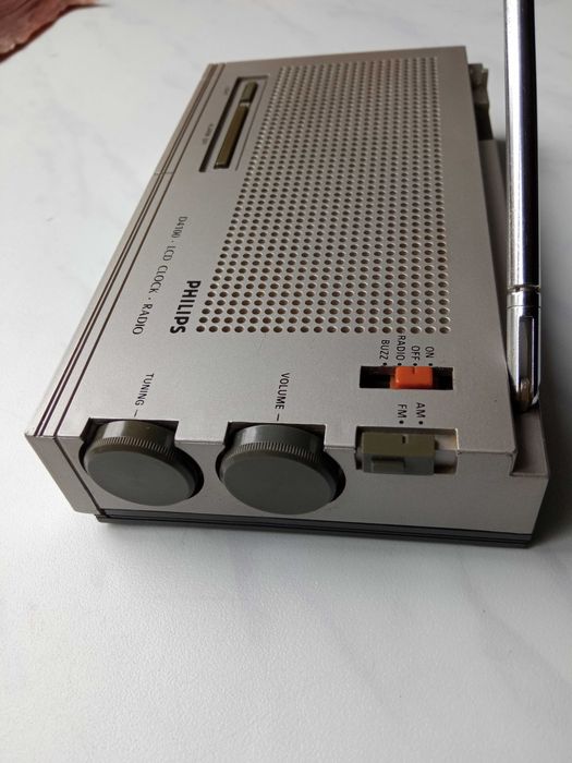 Радіо годинник Philips ретро
