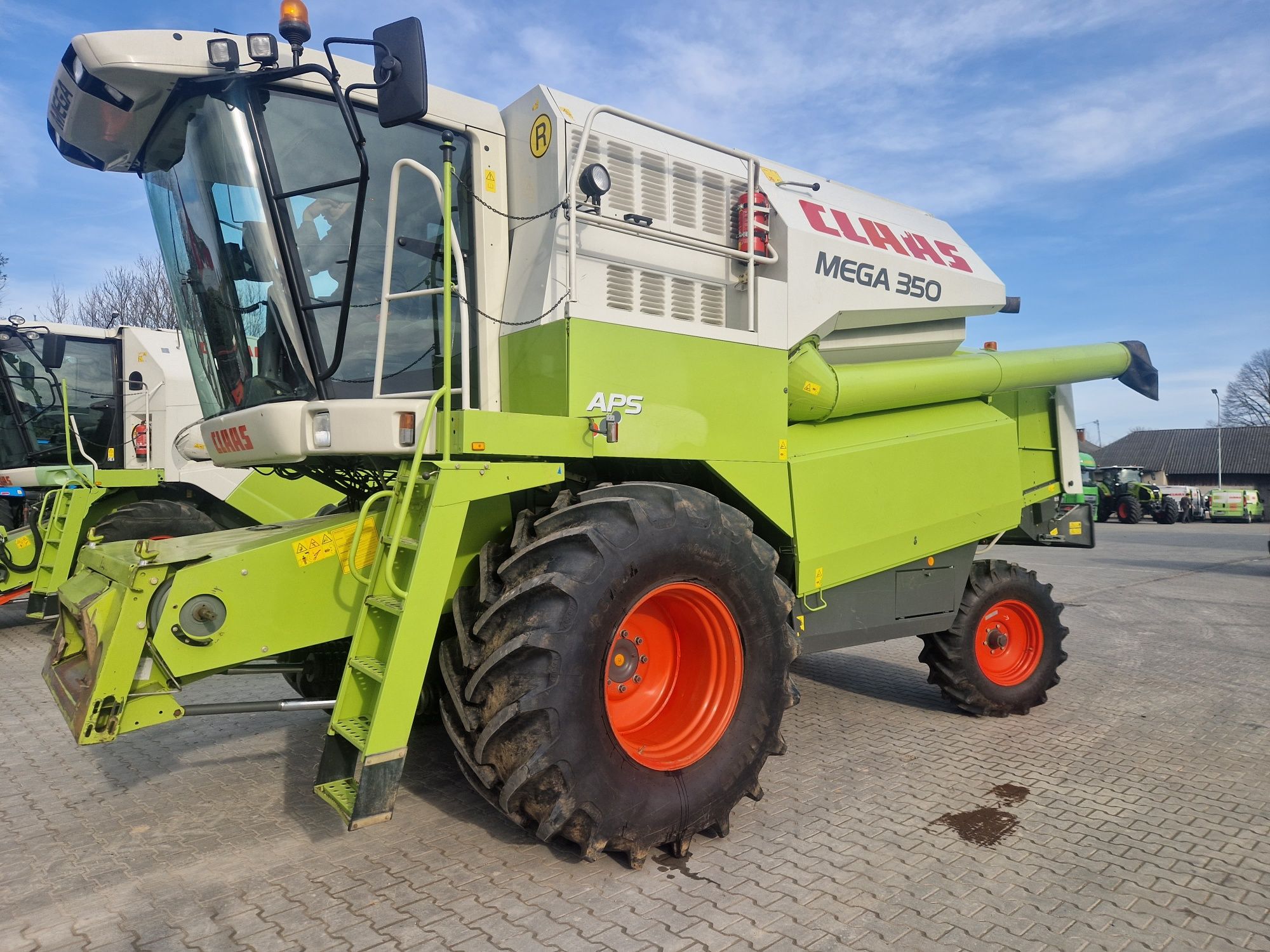 Kombajn zbożowy Claas Mega 350