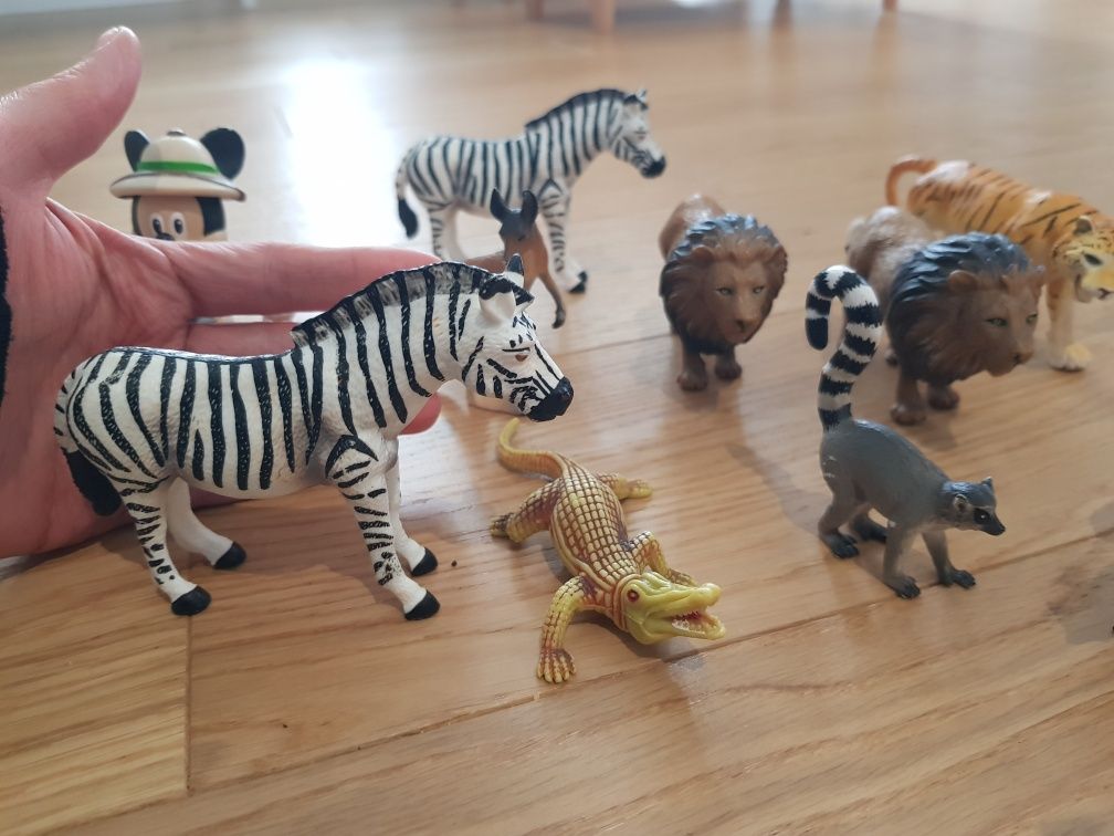 Figurki zwierząt zoo safari