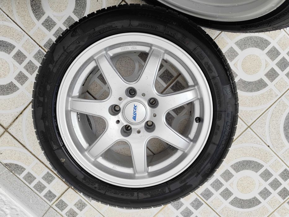 Conjunto de 4 Jantes 16 Alutec com pneus 205/50 R16 semi novos.