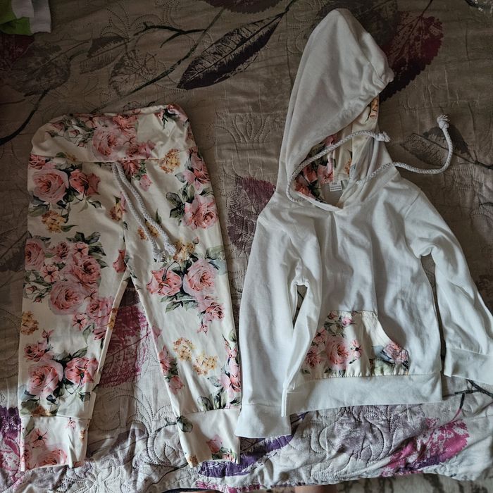 Продам одежда для девочка
